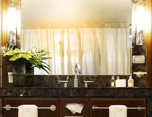 RSSC Seven Seas Voyager Signature Suite.jpg